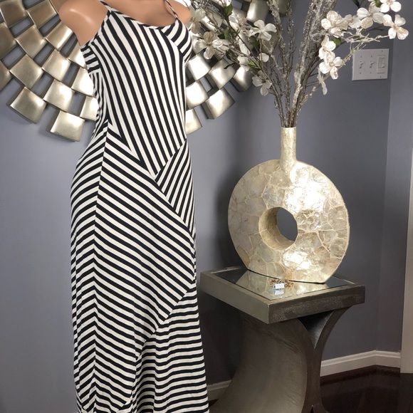 Dresses & Skirts - Black & White Geometric Line Summer Dress